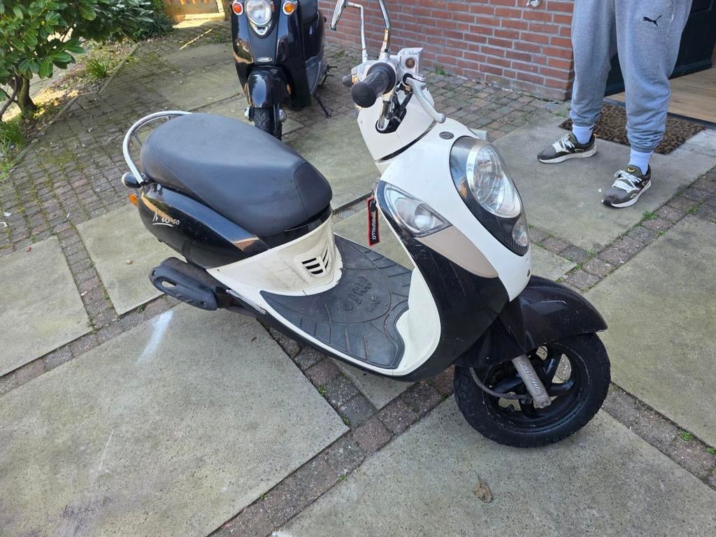 SYM Mio 50 –  (Mag Den Haag in!), Fietsen en Brommers, Scooters | SYM, Gebruikt, Mio, Benzine, Ophalen