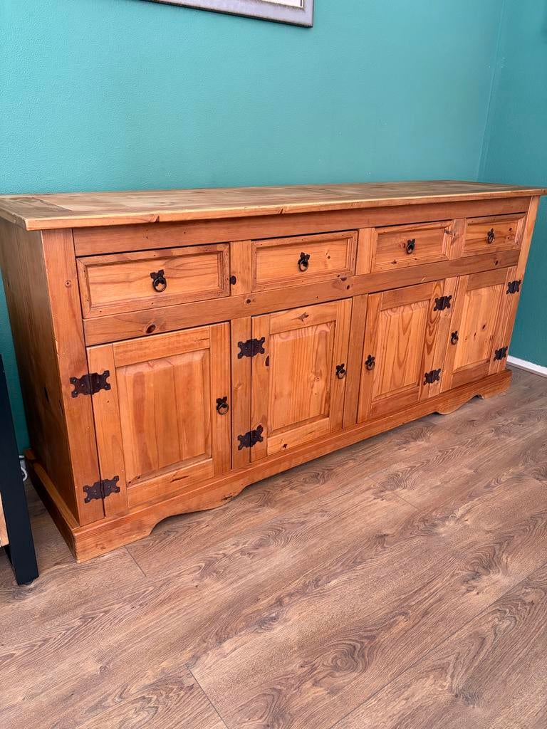 Massief houten dressoir met landelijke uitstraling, Huis en Inrichting, Kasten | Dressoirs, Gebruikt, 200 cm of meer, 50 tot 75 cm