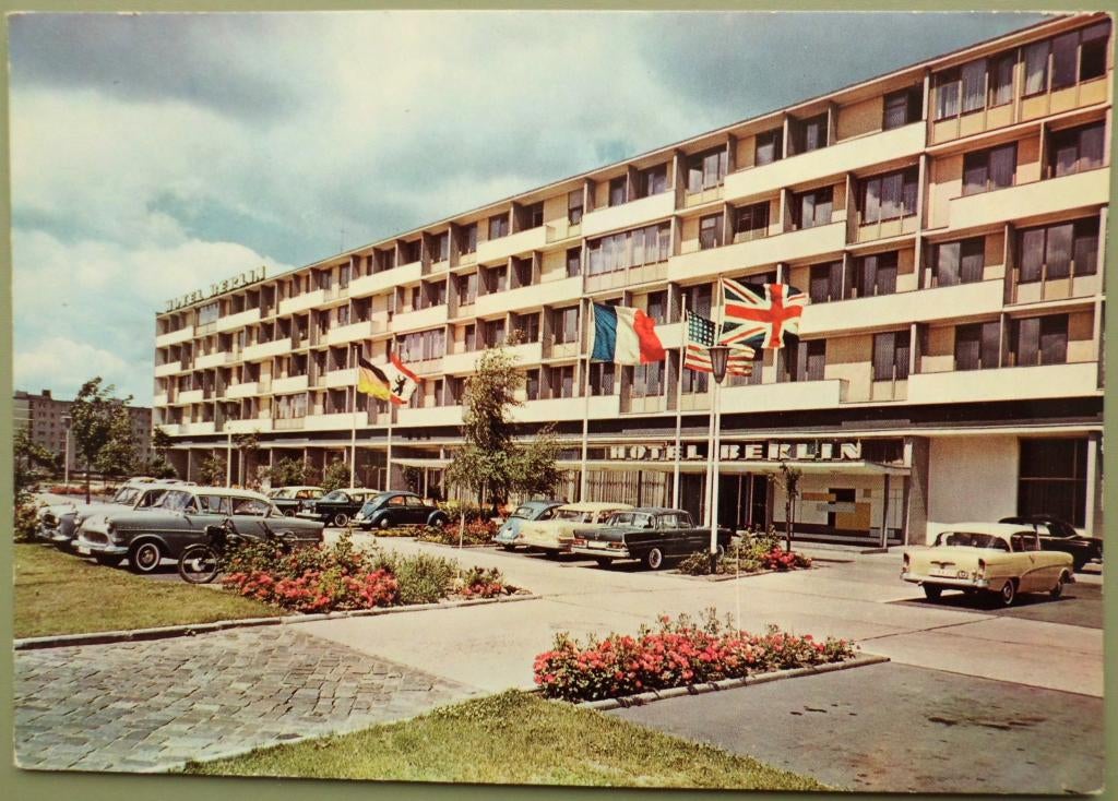 Berlijn - Duitsland - Hotel Berlijn - oude autos - Opel VW, Ophalen of Verzenden, 1960 tot 1980, Gelopen, Duitsland
