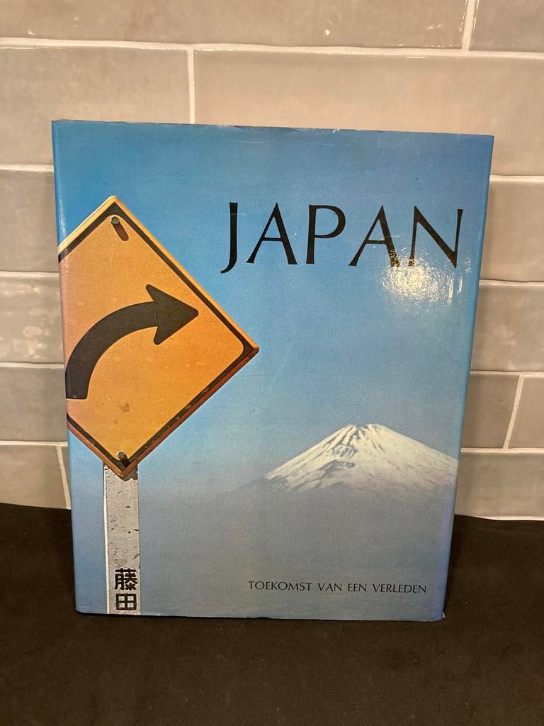 Boek over Japan, toekomst en verleden (160224), Ophalen of Verzenden, Gelezen