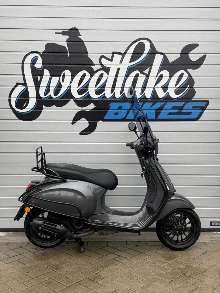 Vespa Sprint Snor 50 Agaat Grijs 2021 6 Maanden Garantie, Fietsen en Brommers, Scooters | Vespa, Overige modellen, Maximaal 45 km/u