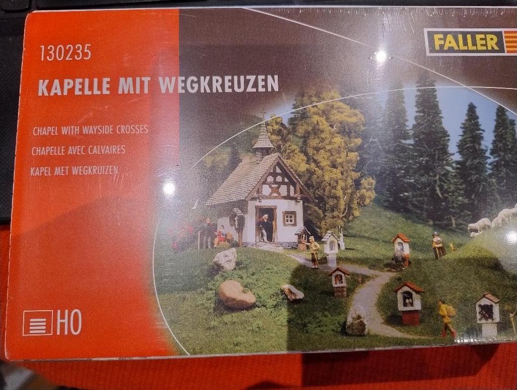 Faller 130235 Kapelle mit Wegkreuzen (H0), Overige merken, Gelijkstroom of Wisselstroom, Brug, Tunnel of Gebouw, Nieuw