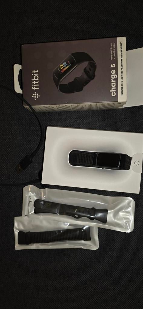 Fitbit charge 5 zwart.  Met toebehoren, Ophalen of Verzenden, Gebruikt, Ogen