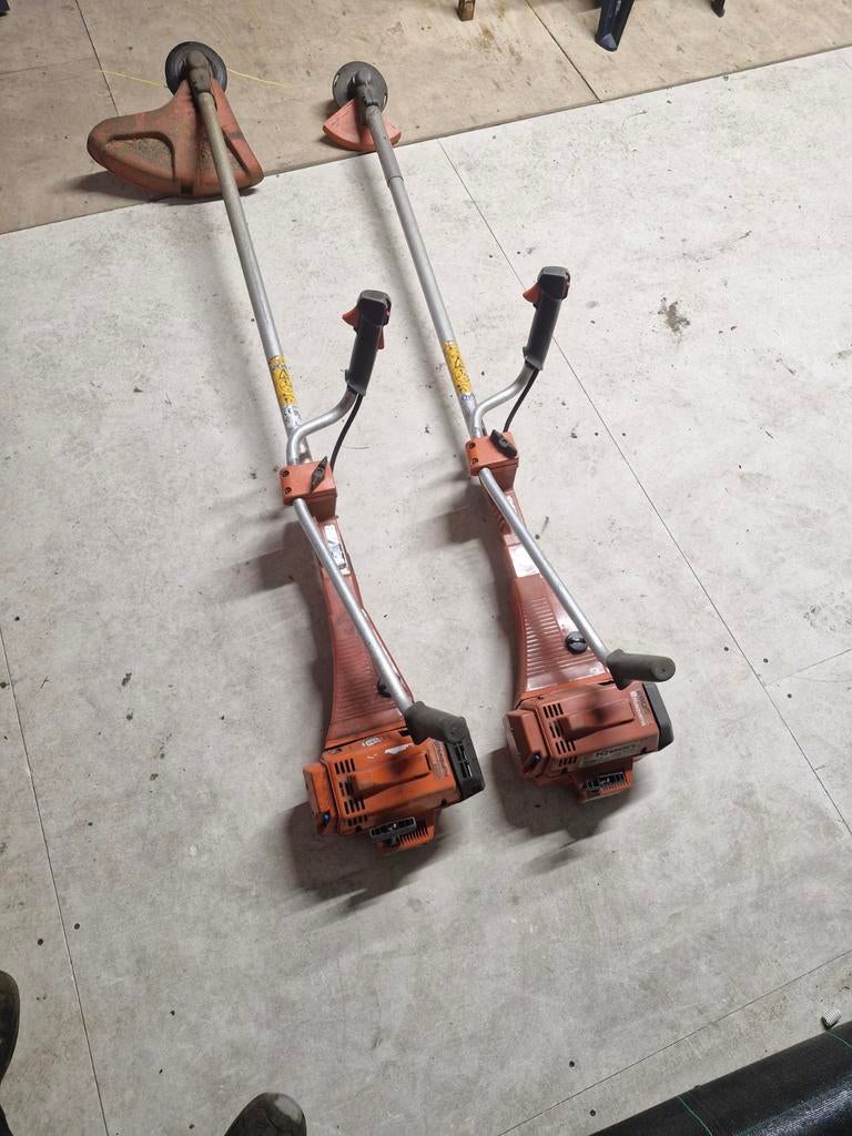 2x Husqvarna 250R Bosmaaier - Lopende motor, Ophalen, Benzine, Gebruikt, 30 tot 50 cm