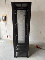 IBM 42HE Server/Patch kast MET rolwieletjes, Computers en Software, Serverkasten, Ophalen, Zo goed als nieuw, Geperforeerd, Geperforeerd