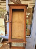 Oud hangkastje schuurvonst, Ophalen