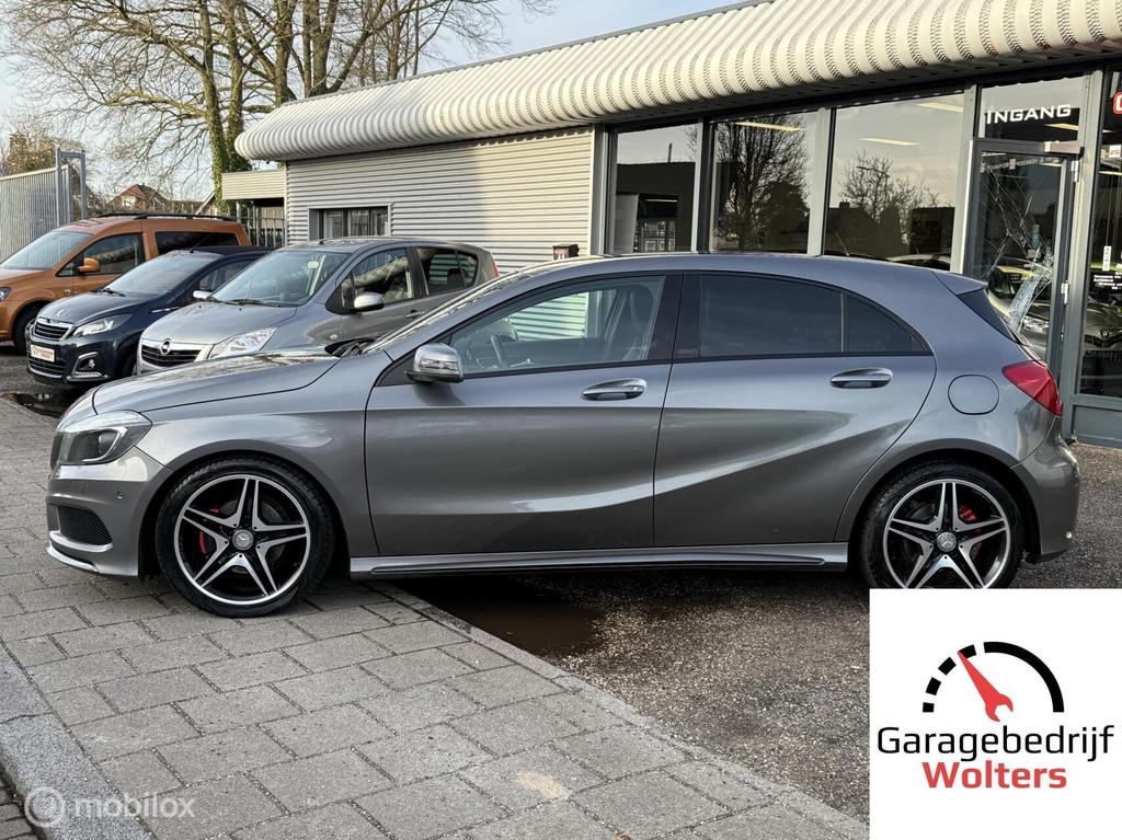 Mercedes A-klasse 200 AMG MEMORY HARMAN/KARDON RODE GORDELS, Gebruikt, Met garantie (alle), Bedrijf, 19 km/l