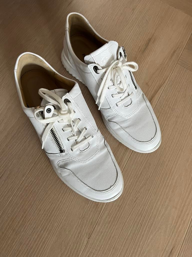 Hartjes schoenen, Wit, Ophalen of Verzenden, Sneakers of Gympen, Zo goed als nieuw