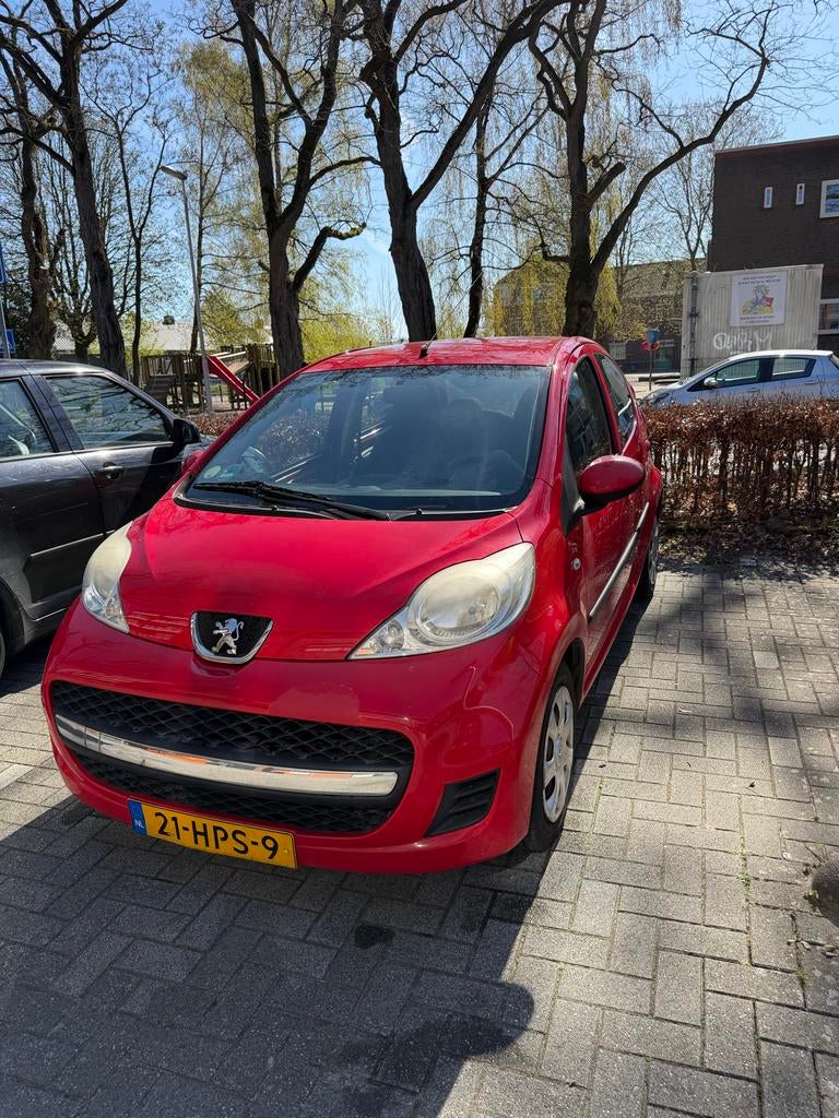 Peugeot 107 1.0 12V 5DR 2009 Rood, Auto's, Peugeot, Voorwielaandrijving, 4 stoelen, 68 pk, Origineel Nederlands