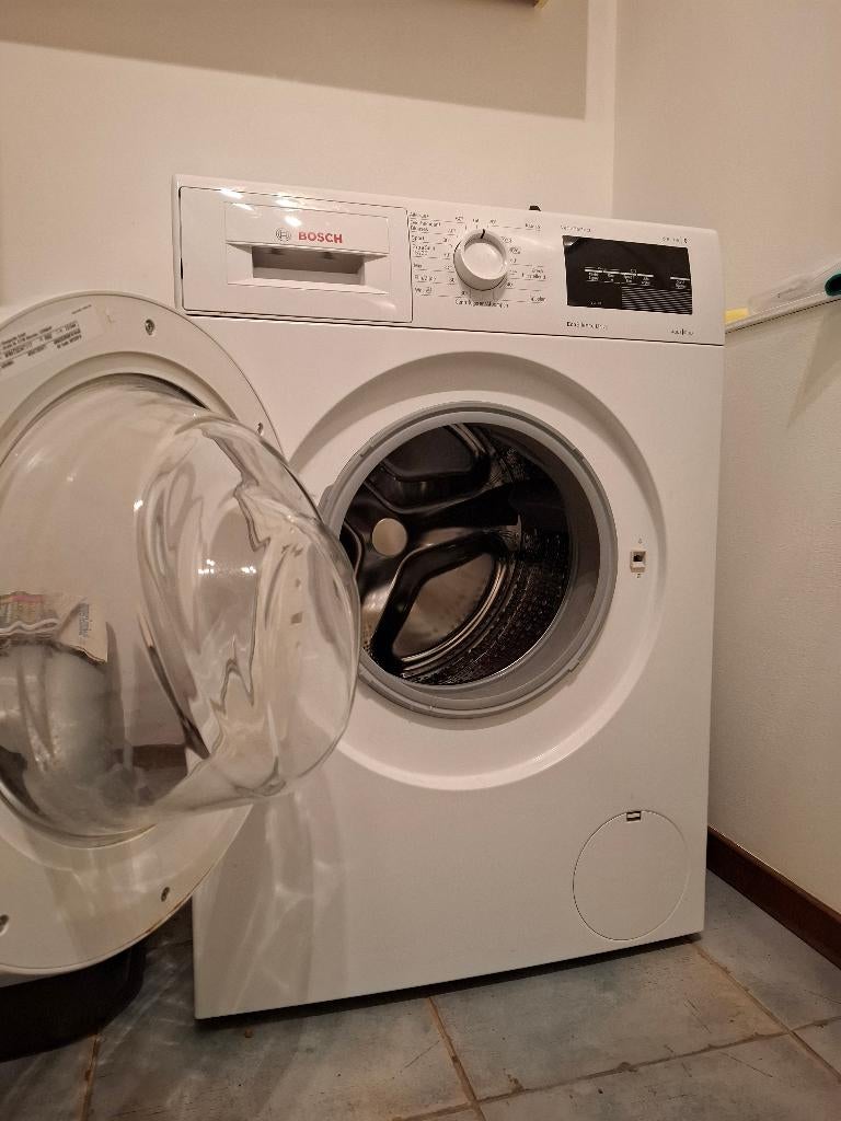 Bosch wasmachine WNAT323471, Witgoed en Apparatuur, Wasmachines, Gebruikt, Voorlader, 6 tot 8 kg, Minder dan 85 cm, 1200 tot 1600 toeren