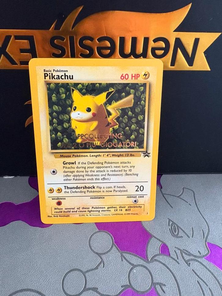 Pikachu promo golden lpp stamp, Hobby en Vrije tijd, Verzamelkaartspellen | Pokémon, Zo goed als nieuw, Meerdere kaarten, Foil
