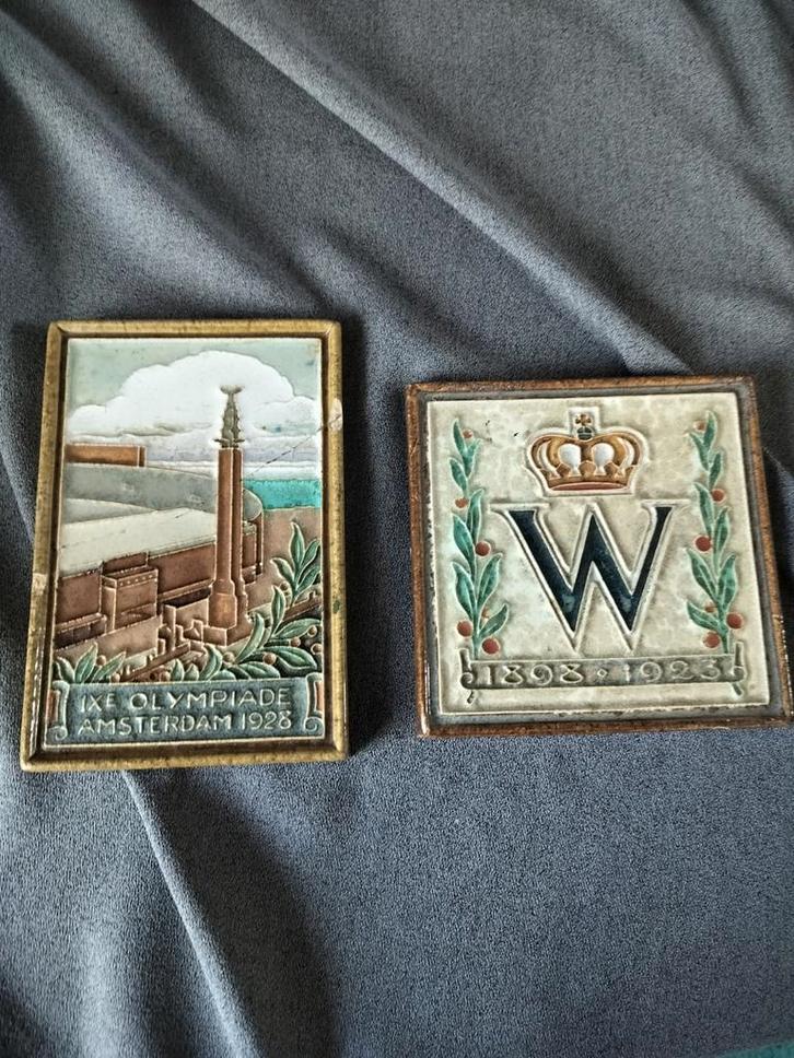Oude Tegeltjes - Amsterdam 1928 & Wilhelmina, Antiek en Kunst, Antiek | Wandborden en Tegels, Ophalen of Verzenden