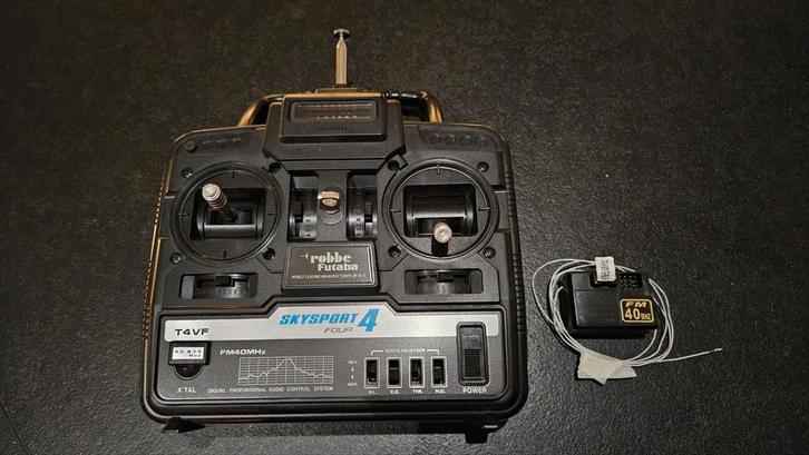 Robbe Futaba 4 Kanaals Zender 40.695 MhZ, Hobby en Vrije tijd, Modelbouw | Radiografisch | Vliegtuigen, Zo goed als nieuw, Ophalen of Verzenden