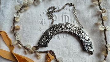 Antiek beugel beursje zilver met jasseron ketting uit 1877 beschikbaar voor biedingen