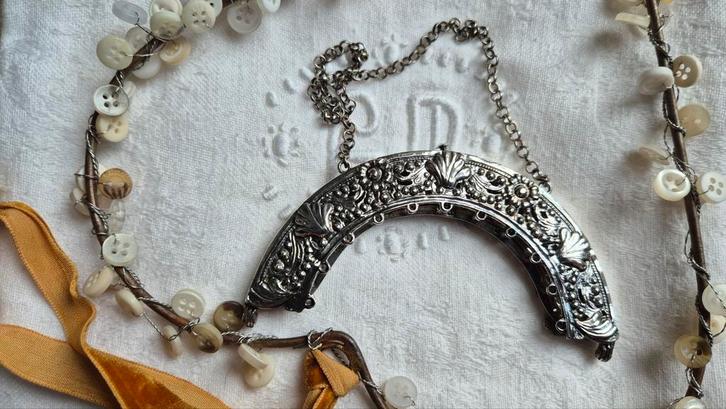 Antiek beugel beursje zilver met jasseron ketting uit 1877, Antiek en Kunst, Antiek | Goud en Zilver, Zilver, Ophalen of Verzenden