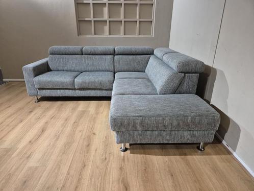 In House Hoekbank - Rigas - Grijs - Stof -Verstelbaar-Design, Huis en Inrichting, Banken | Sofa's en Chaises Longues, Zo goed als nieuw