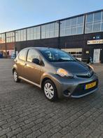 Toyota Aygo, Auto's, Voorwielaandrijving, Stof, Zwart, Metallic lak
