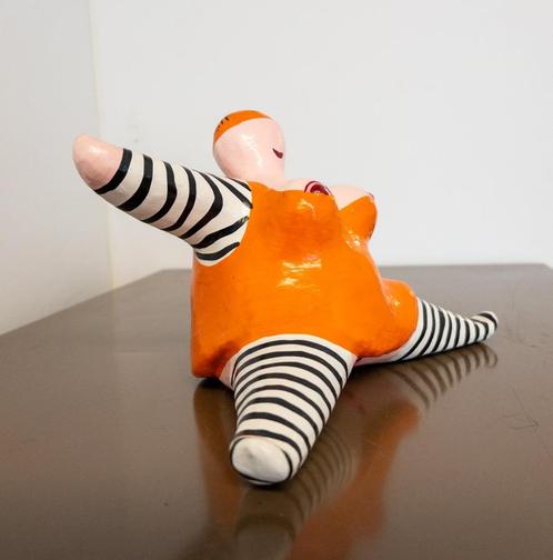 Beeldje Dikke dame | Trijnie Wubbolt | Oranje jurk, Antiek en Kunst, Kunst | Designobjecten, Ophalen