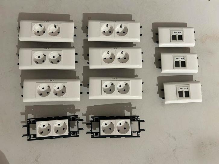Legrand Stopcontacten & Data Inzetten, Doe-het-zelf en Verbouw, Elektra en Kabels, Zo goed als nieuw, Stopcontact, Ophalen of Verzenden