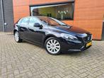 Volvo V40 1.6 T4 180PK Powershift 2015 Zwart, Auto's, 4 cilinders, 700 kg, 179 pk, Zwart