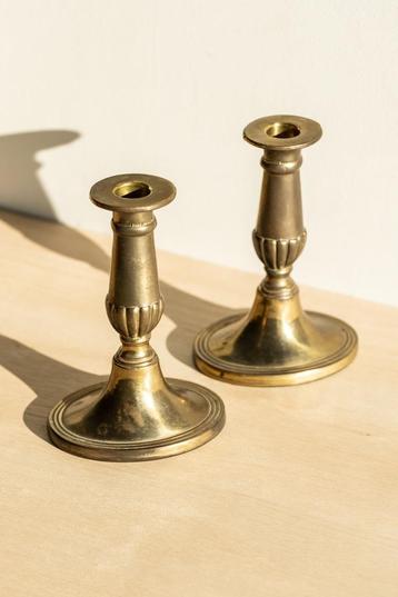 Set van twee antieke Engelse art Nouveau kandelaars beschikbaar voor biedingen