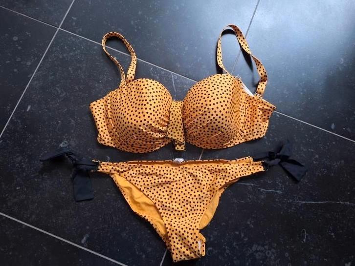 Antigel Bikini Geel met Zwarte Stippen, Kleding | Dames, Badmode en Zwemkleding, Zo goed als nieuw, Bikini, Geel, Ophalen of Verzenden