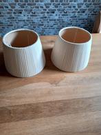 2 gepliseerde warm witte lampenkappen., Ophalen of Verzenden, Zo goed als nieuw, Wit, Rond