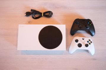 Xbox Series S met extra controller en battery pack beschikbaar voor biedingen