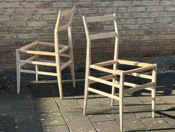 Project! Gio Ponti Leggera 646 stoelen gestraald., Huis en Inrichting, Stoelen, Gebruikt, Twee, Hout, Overige kleuren, Ophalen