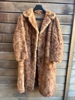 Vintage Nerts Bontjas uit de jaren 60 met bijpassende muts, Maat 38/40 (M), Bruin, Ophalen of Verzenden, Gedragen
