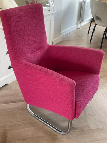 Roze fauteuil met chromen frame beschikbaar voor biedingen