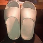 Nieuwe Slippers  maat 40, Kleding | Dames, Schoenen, Slippers, Beige, Nieuw, Ophalen of Verzenden