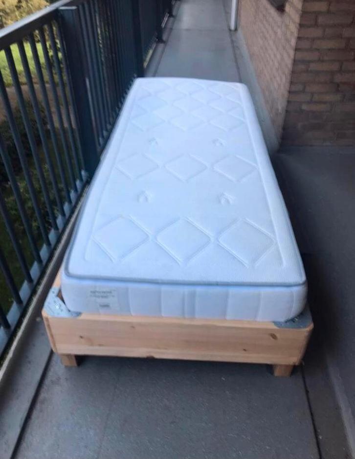 1 persoonsbed inclusief matras 90x200 zo goed als nieuw, Huis en Inrichting, Slaapkamer | Matrassen en Bedbodems, Zo goed als nieuw