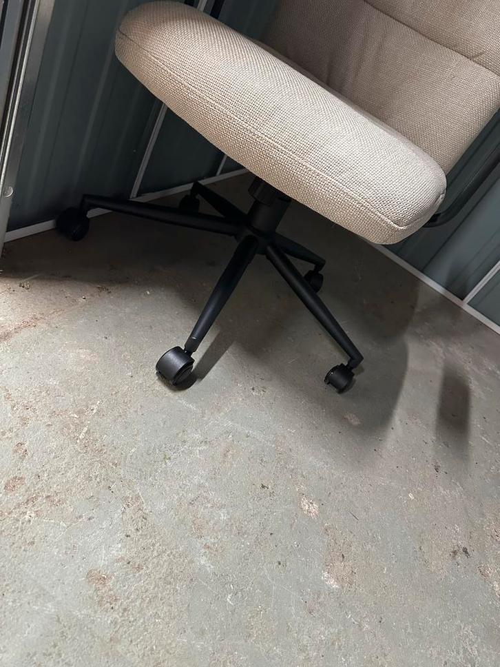 Leen Bakker bureaustoel - comfortabel en stijlvol, Huis en Inrichting, Banken | Voetenbanken en Poefen, Gebruikt, 50 tot 75 cm