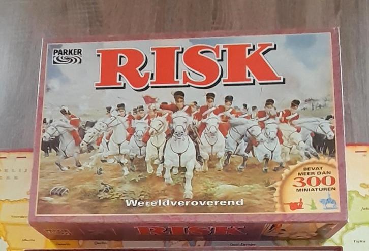 Risk met extra groot speelbord ca. 300 miniaturen., Hobby en Vrije tijd, Gezelschapsspellen | Bordspellen, Zo goed als nieuw, Een of twee spelers