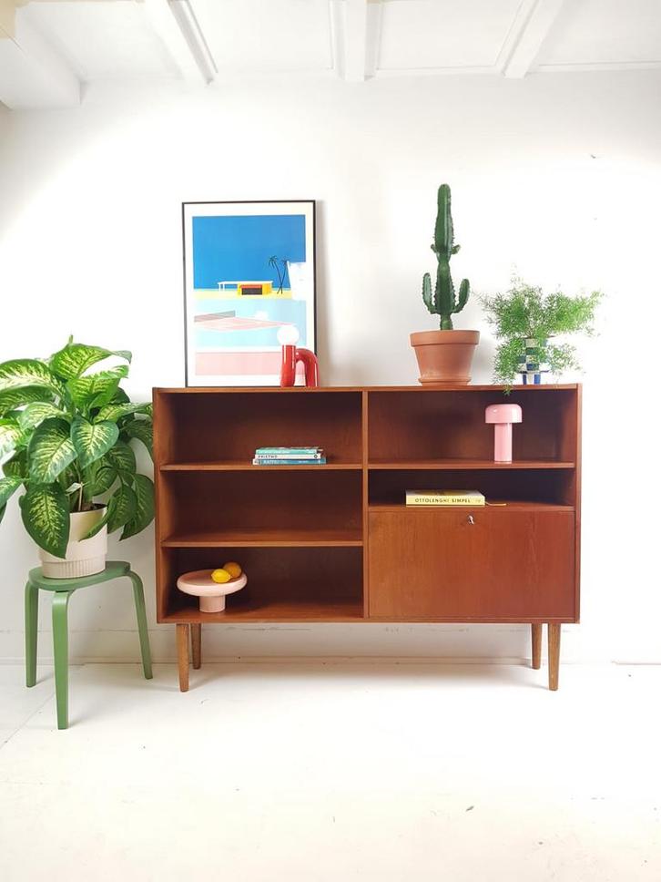Vintage deense boekenkast | klepkast | wand kas, Huis en Inrichting, Kasten | Boekenkasten, 50 tot 100 cm, Minder dan 100 cm, 25 tot 50 cm