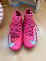 Nike voetbal schoenen 38.5, Maat XS of kleiner, Ophalen of Verzenden, Gebruikt, Schoenen