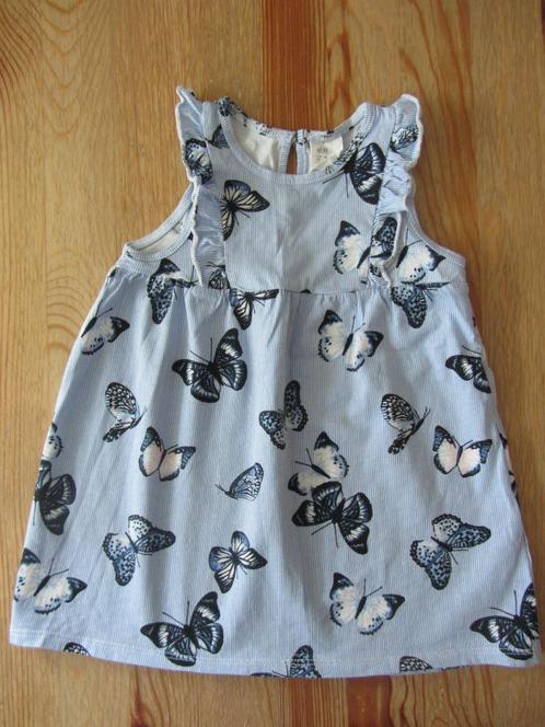 Lichtblauw zomerjurkje met vlinders HenM maat 80, Kinderen en Baby's, Babykleding | Maat 80, Zo goed als nieuw, Meisje, Jurkje of Rokje