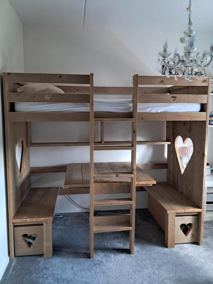 Super leuke hoogslaper met bureau en opberg bankjes., Kinderen en Baby's, Kinderkamer | Stapelbedden en Hoogslapers, Zo goed als nieuw