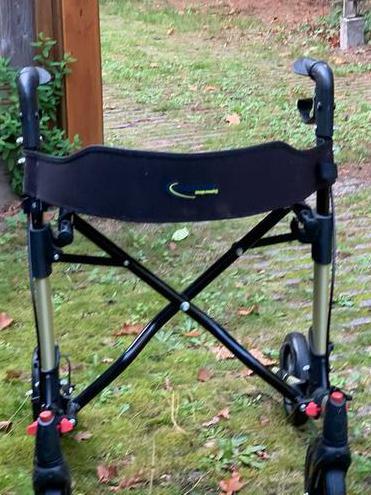 80€.NETTE ROLLATOR BREED MULTIMOTION KEEP MOVING BREED MODEL, Diversen, Rollators, Zo goed als nieuw, Lichtgewicht, Opvouwbaar