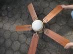 Mooie bronsmetalen hanglamp witte glazen kap en propeller, Huis en Inrichting, Ophalen, Gebruikt, Glas, Minder dan 50 cm
