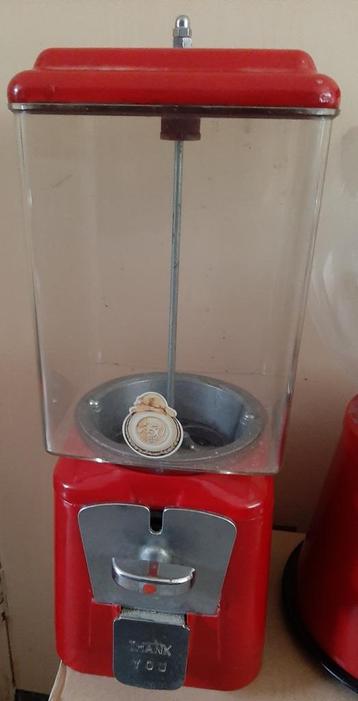 2 ijzere pinda automaten beschikbaar voor biedingen