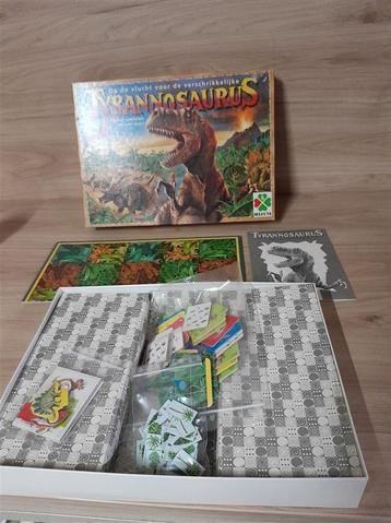 Tyrannosaurus op de vlucht voor de - s1301 beschikbaar voor biedingen