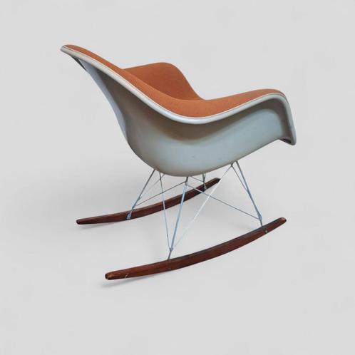 Eames rar rocking chair fiberglas Vitra Herman Miller, Huis en Inrichting, Fauteuils, Zo goed als nieuw, Ophalen