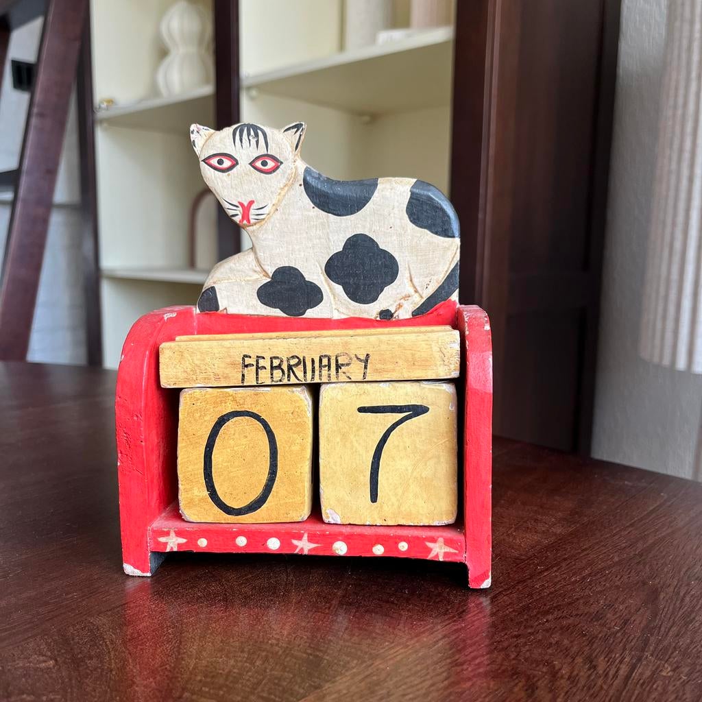 Handgemaakte houten eeuwigdurende katten kalender, Ophalen of Verzenden, Gebruikt, Minder dan 50 cm