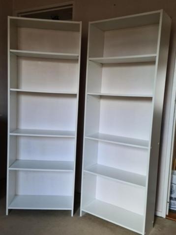 2 open boekenkasten beschikbaar voor biedingen