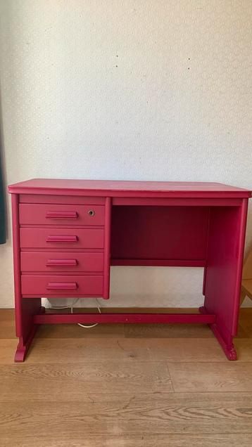 Leuk vintage Kinderbureau bureau met lades 99x50x76cm beschikbaar voor biedingen