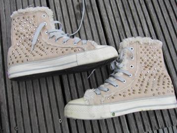 SNEAKERS MET STUDS beschikbaar voor biedingen