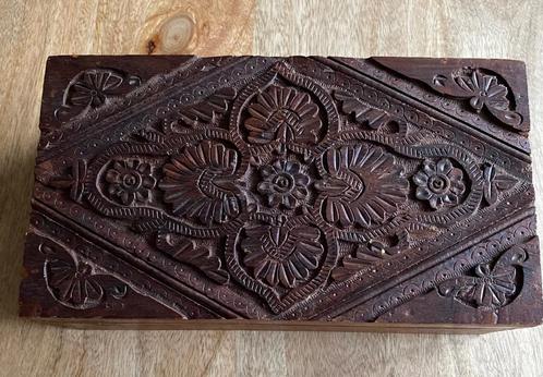 Antieke handgesneden houten sigarendoos – vintage opbergkist, Huis en Inrichting, Woonaccessoires | Kisten, Gebruikt, Minder dan 50 cm