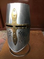 Ridderhelm op Standaard van Marto uit Toledo in Spanje, Ophalen, Overige soorten, Overige gebieden, Helm of Baret